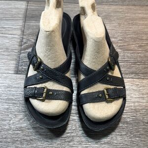 Ecco black leather slides Sandals with Buckles woman’s size 8 (b194)